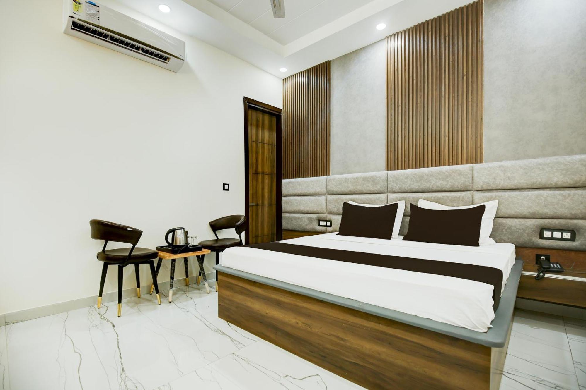 Hotel O Platinum Zirakpur Buitenkant foto