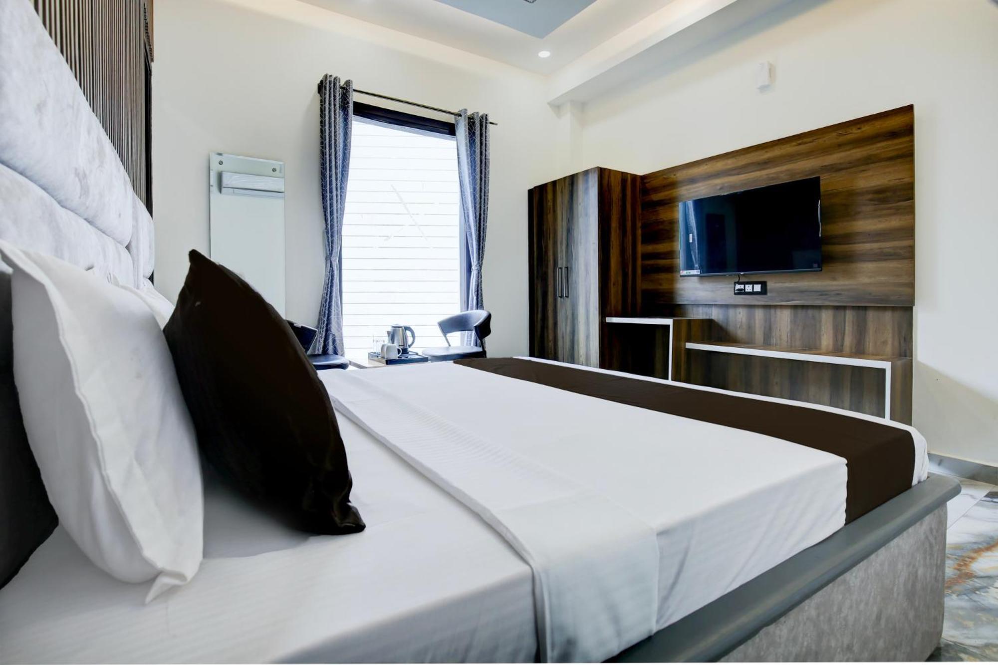 Hotel O Platinum Zirakpur Buitenkant foto