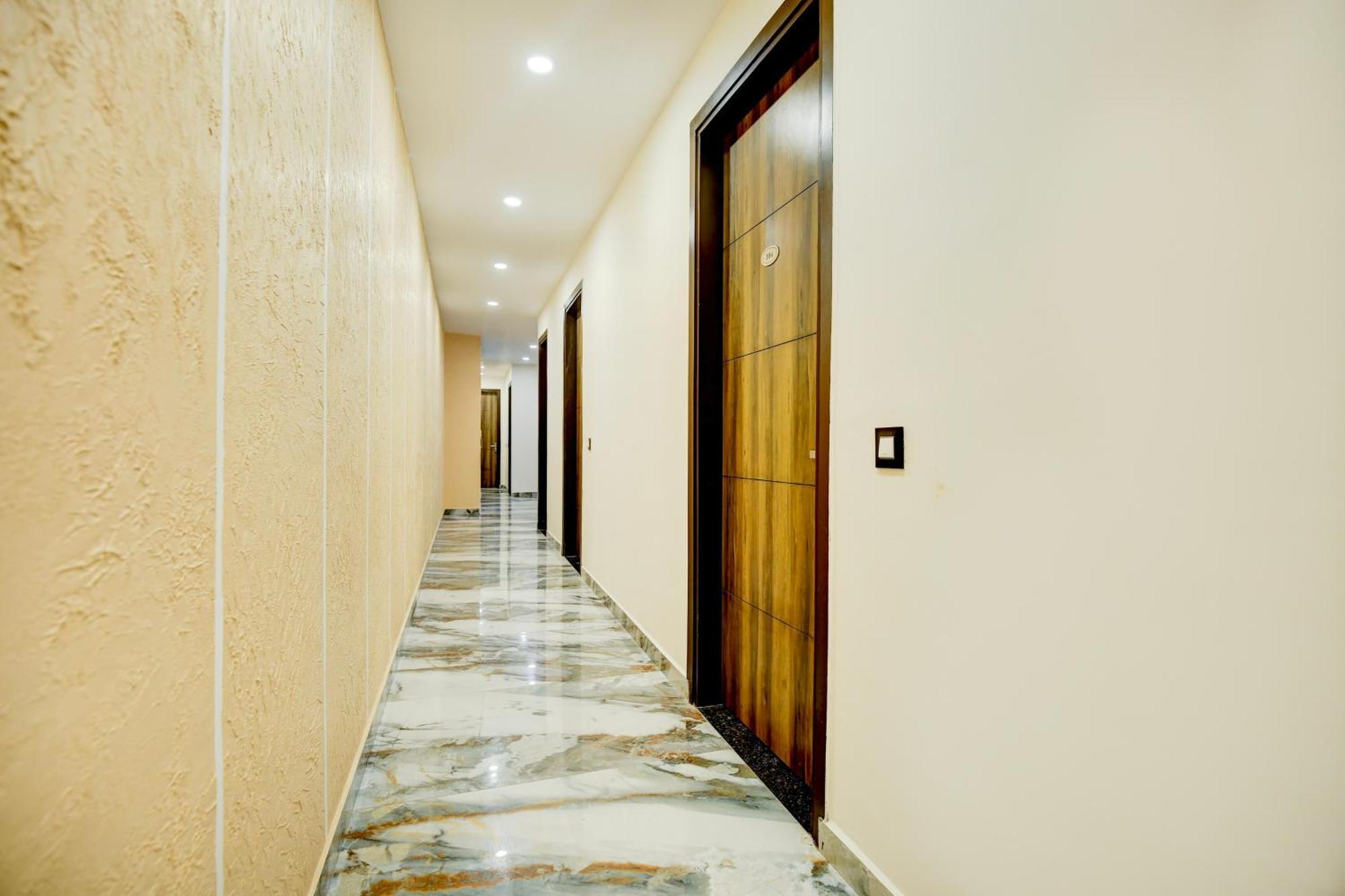 Hotel O Platinum Zirakpur Buitenkant foto