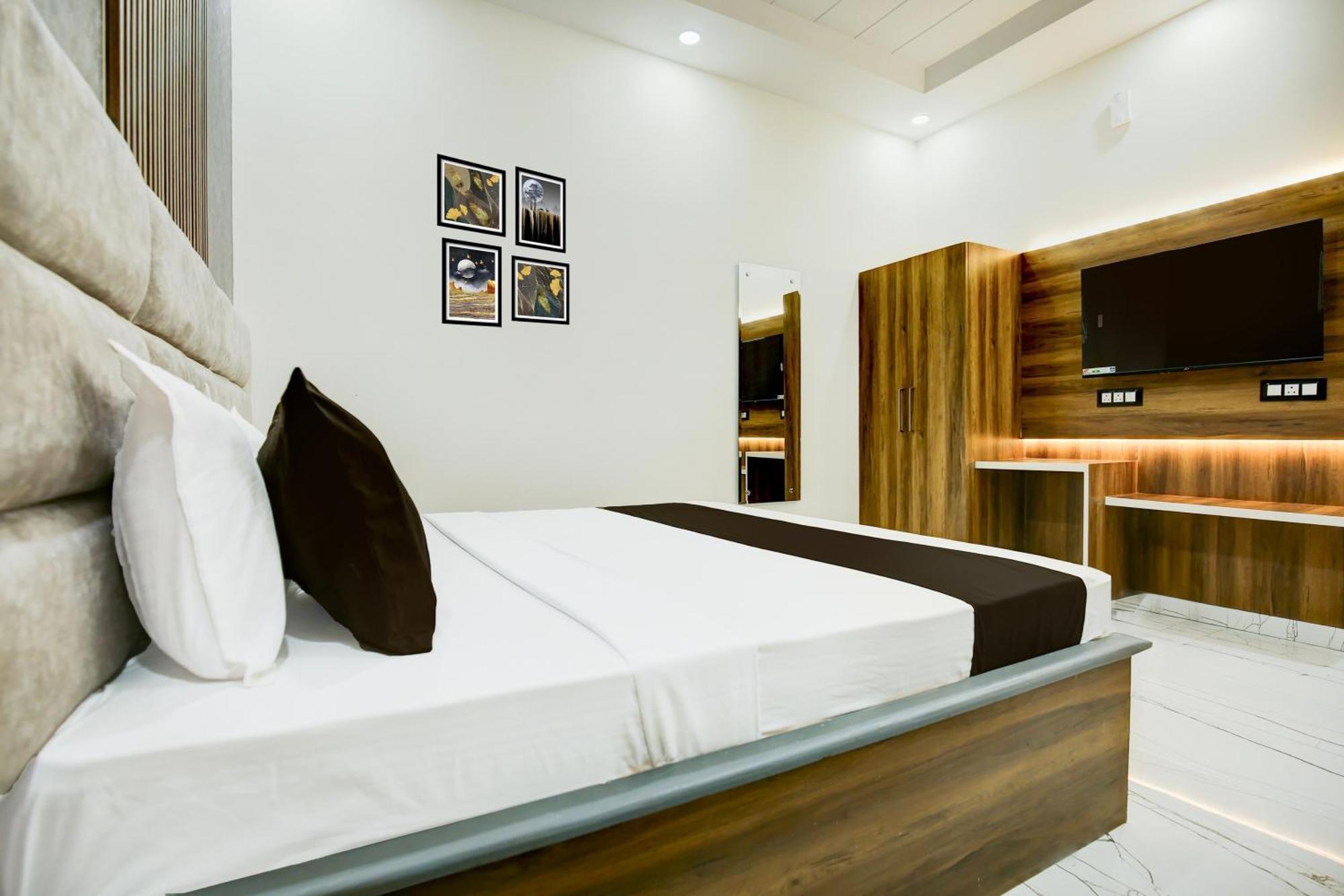 Hotel O Platinum Zirakpur Buitenkant foto