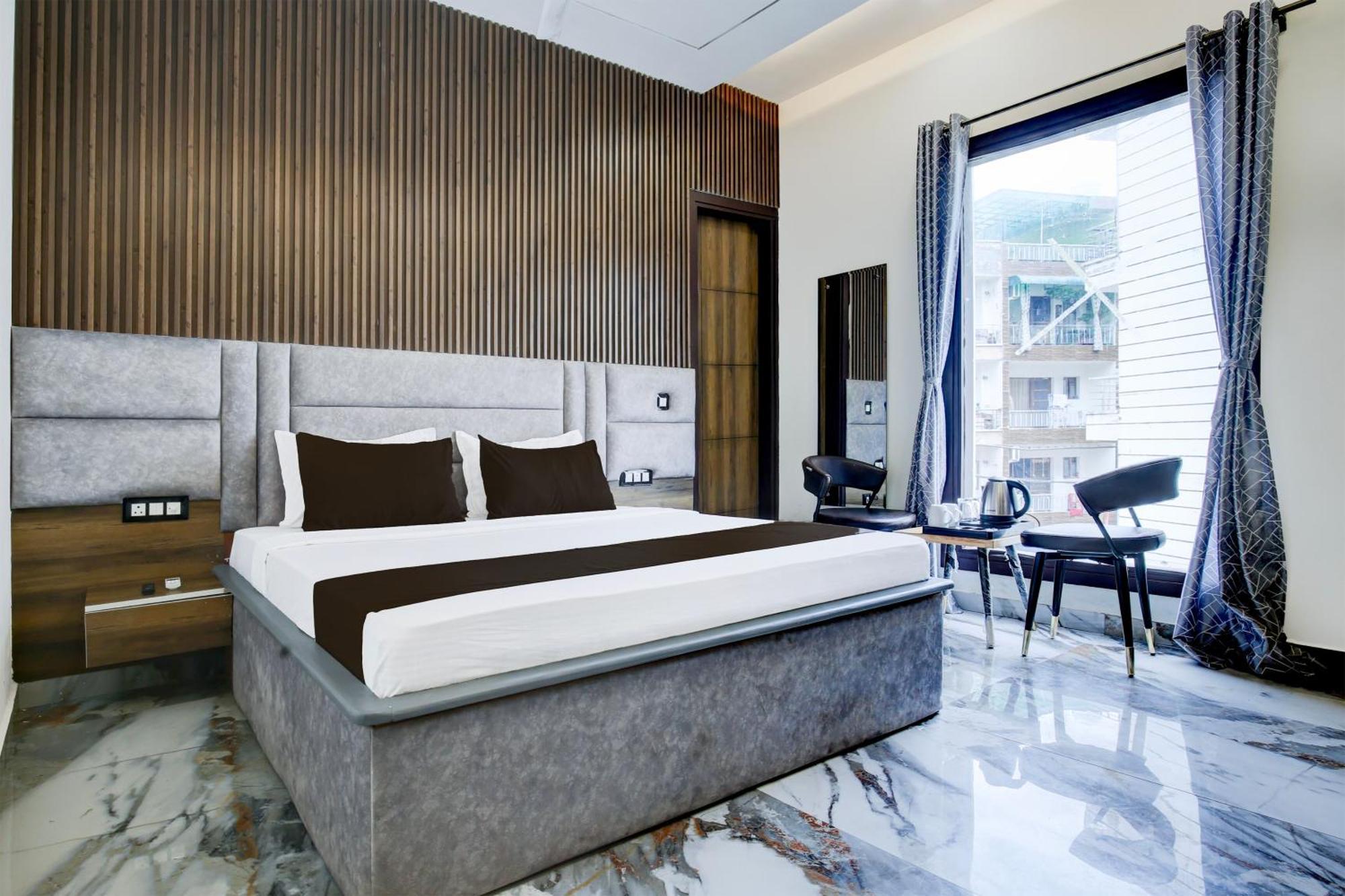 Hotel O Platinum Zirakpur Buitenkant foto