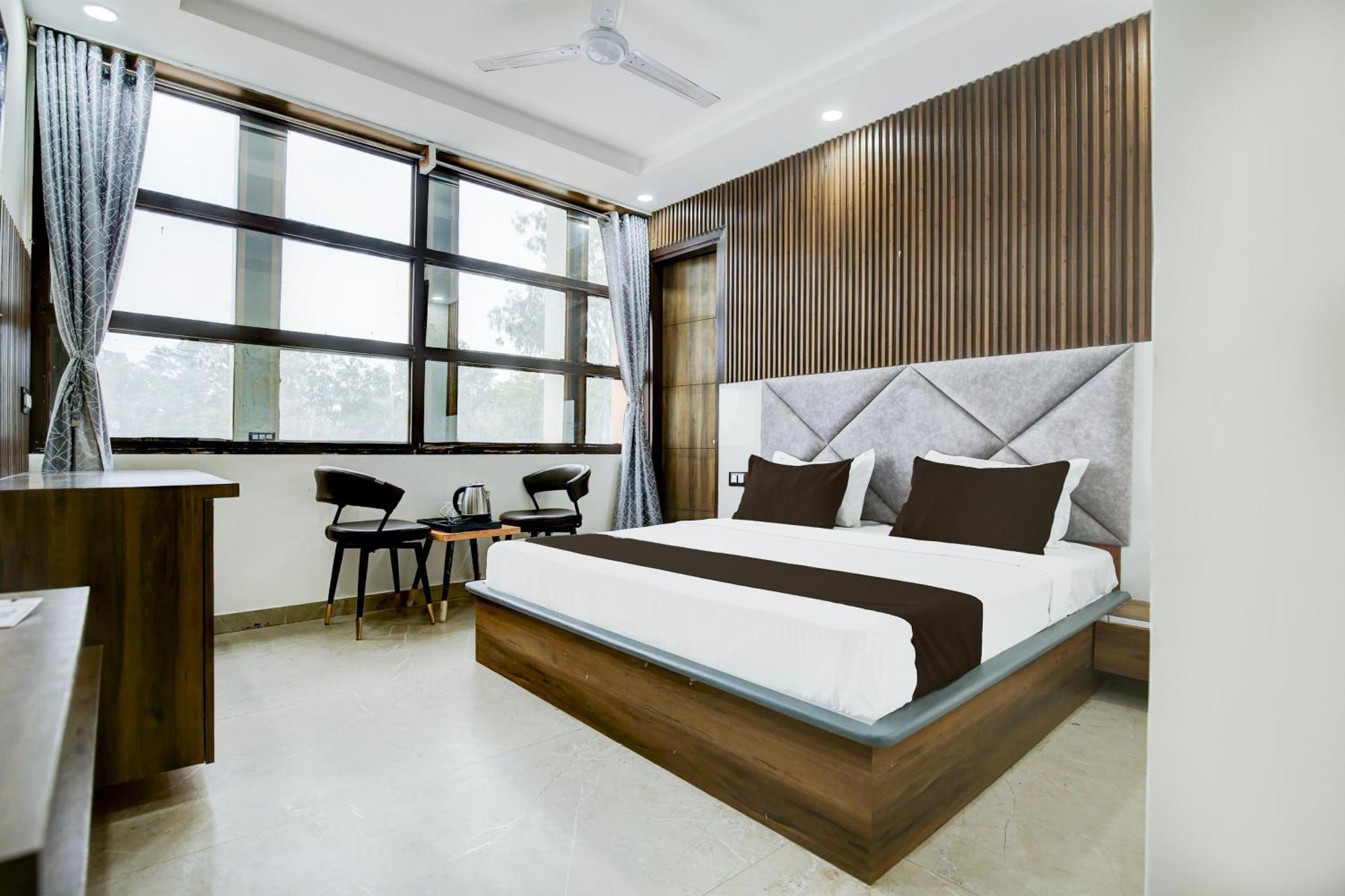 Hotel O Platinum Zirakpur Buitenkant foto